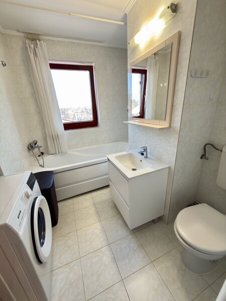 Eroii Revolutiei, Marius Nasta, garsoniera moderna, la 6 minute metrou