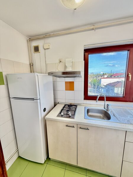 Eroii Revolutiei, Marius Nasta, garsoniera moderna, la 6 minute metrou